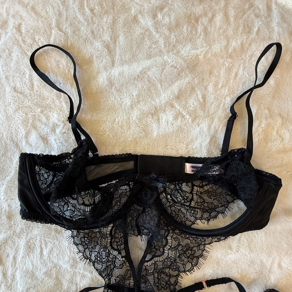 New! Victoria’s Secret Lace Ruffle Peek-a-Boo Teddy Black 45917 - Picture 7 of 15